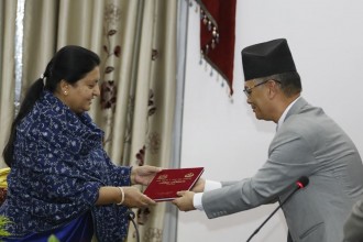 संसदको आसन्न अधिवेशनमा चोलेन्द्रलाई महाभियोग लाग्ला त ?